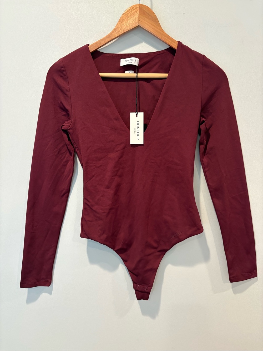 Aritzia Contour V-Neck Long Sleeve Bodysuit Sz S Sumac Burgundy